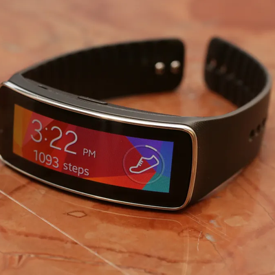 samsung-galaxy-gear-fit-product-photos-01